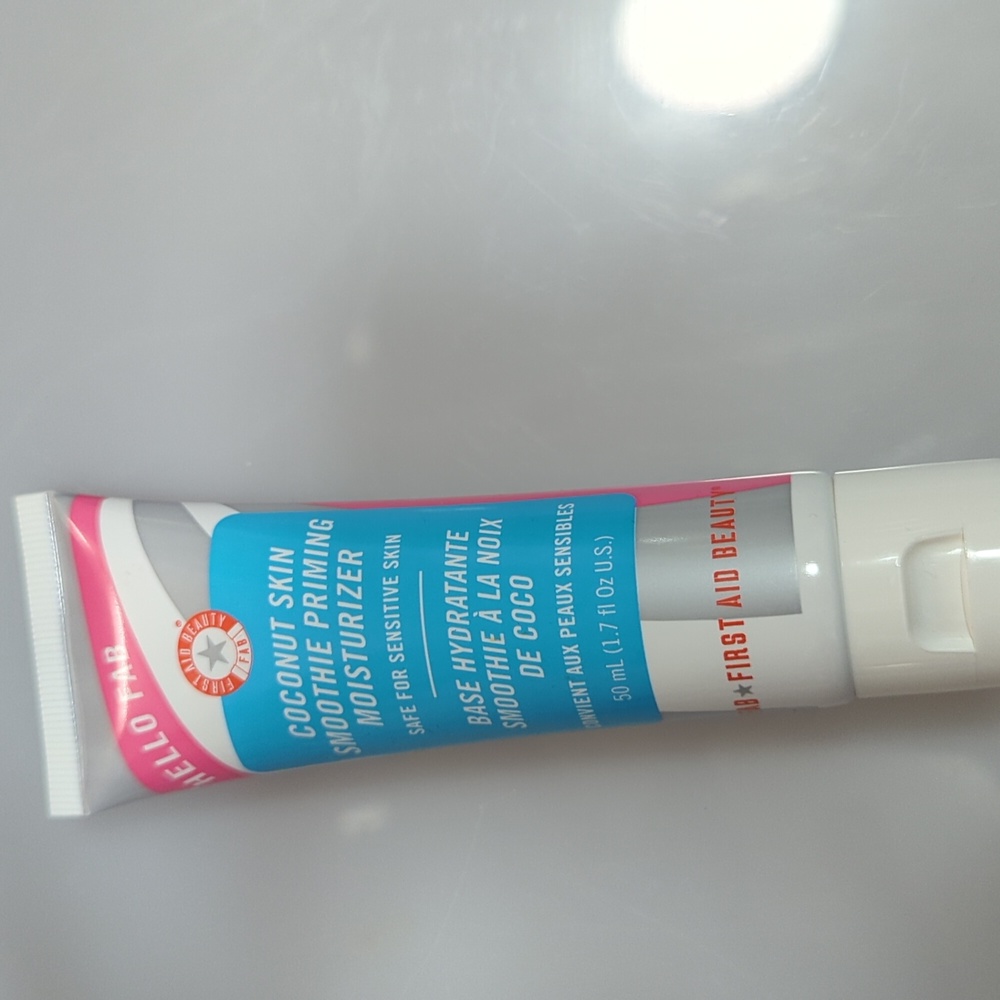 First aid beauty coconut skin smoothie priming moisturizer